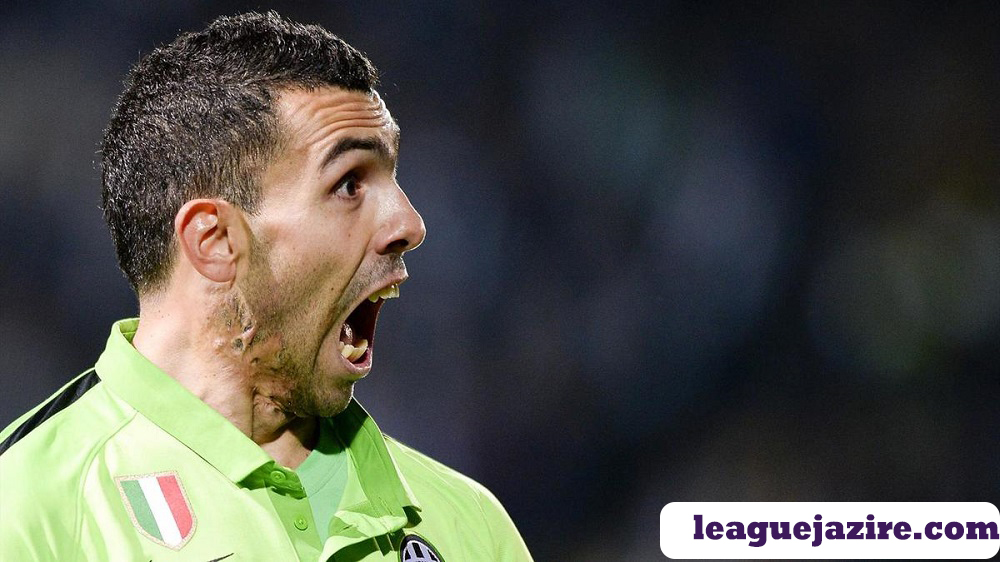 کارلوس توس کفش‌هایش را آویخت