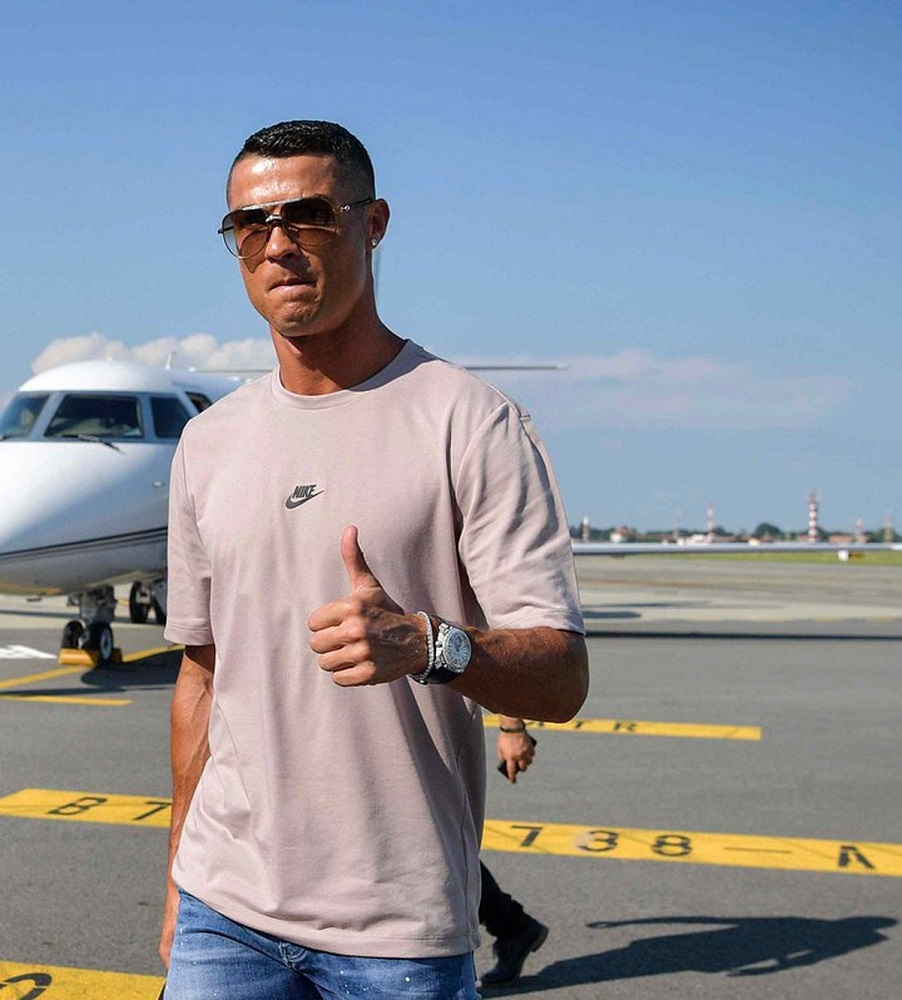 اگر رونالدو میخواهد برود او را تا فرودگاه برسانید! وقتی فروش پیراهن به جام ها اولویت پیدا میکند - اخبار لیگ جزیره اگر رونالدو میخواهد برود او را تا فرودگاه برسانید! وقتی فروش پیراهن به جام ها اولویت پیدا میکند