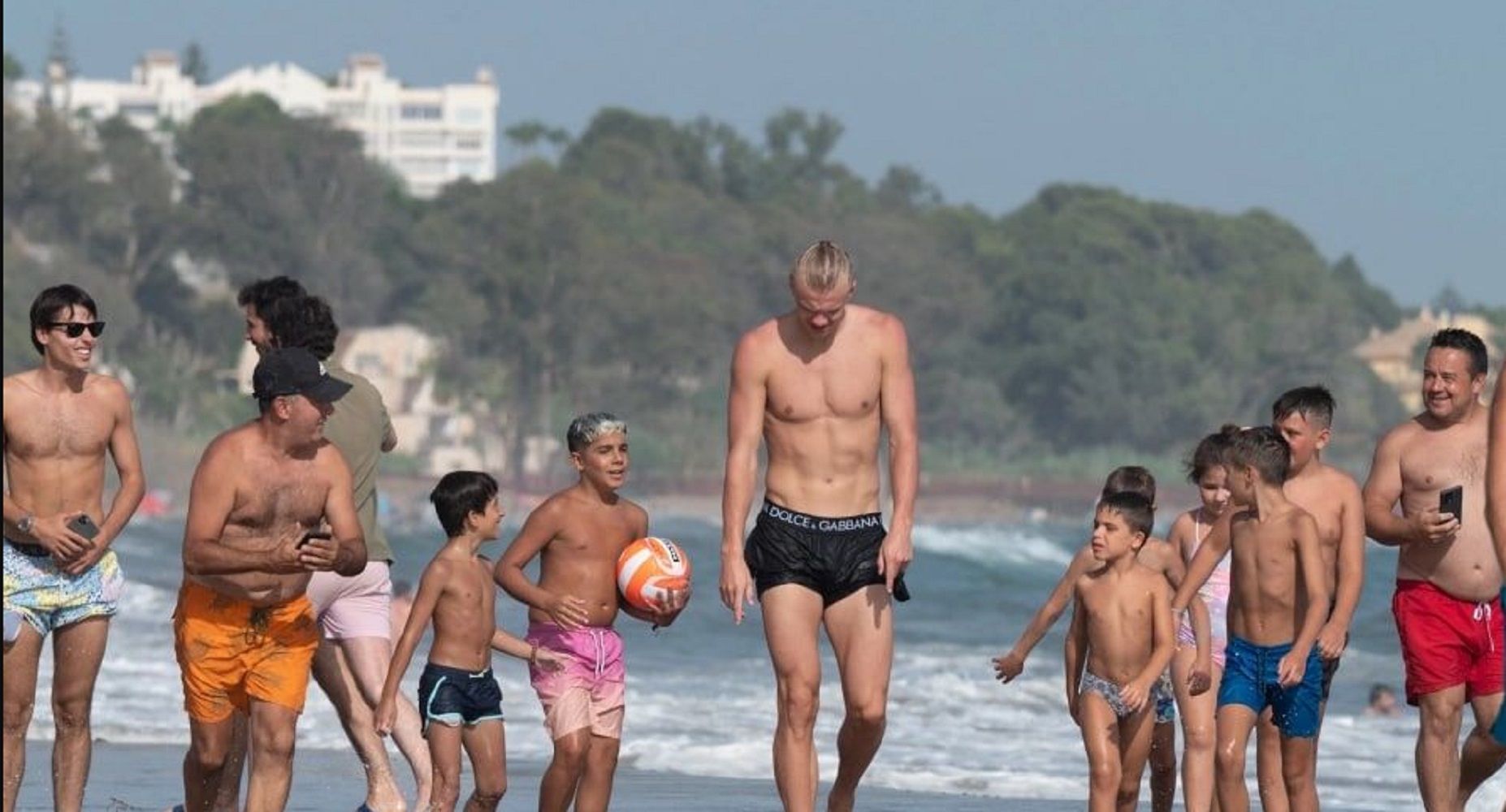 ستاره لیگ برتری کنار ساحل شکار شد سفر یک روزه به یک بندر زیبا