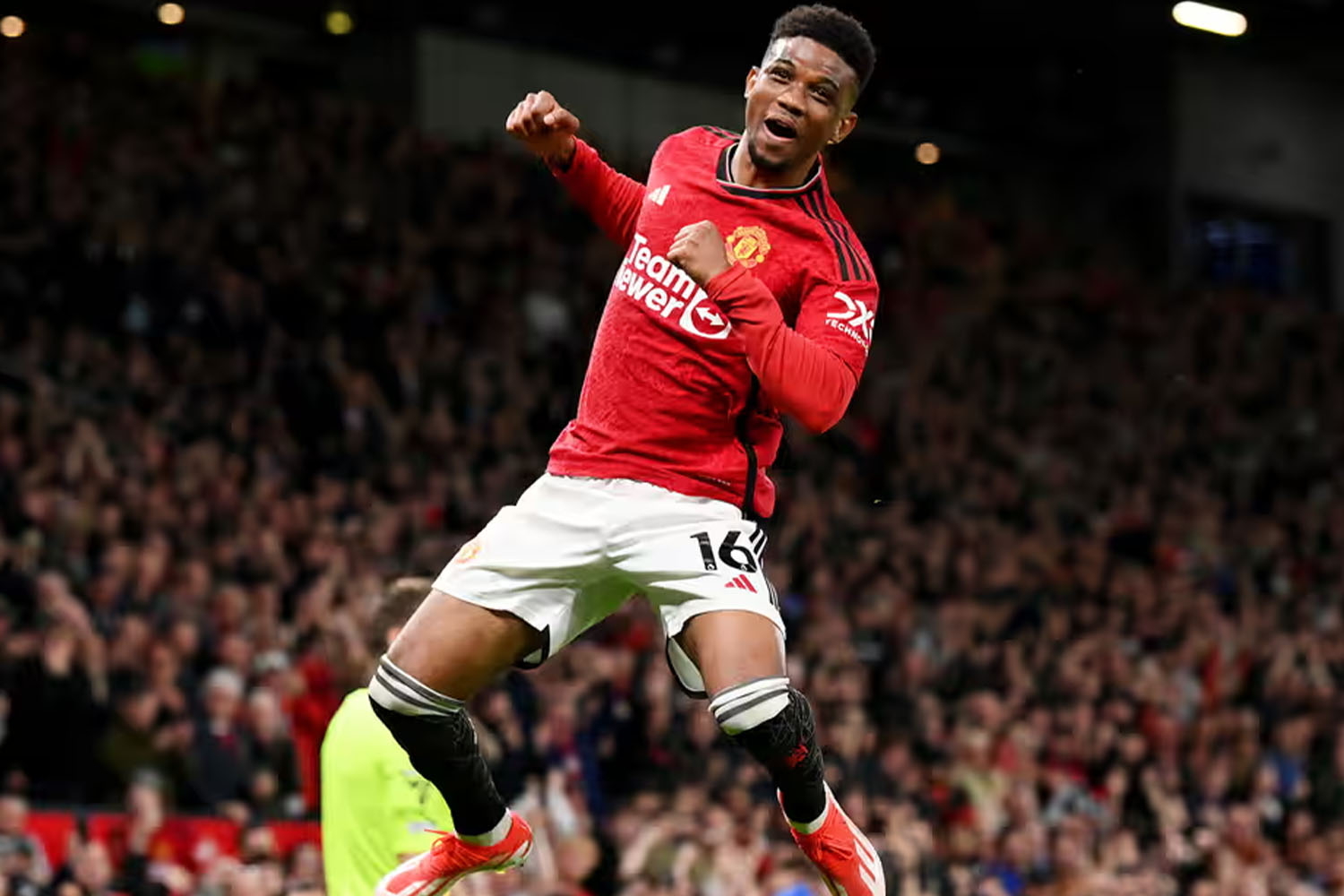 اخبار لیگ جزیره برد دراماتیک شیاطین سرخ در آخرین بازی خانگی