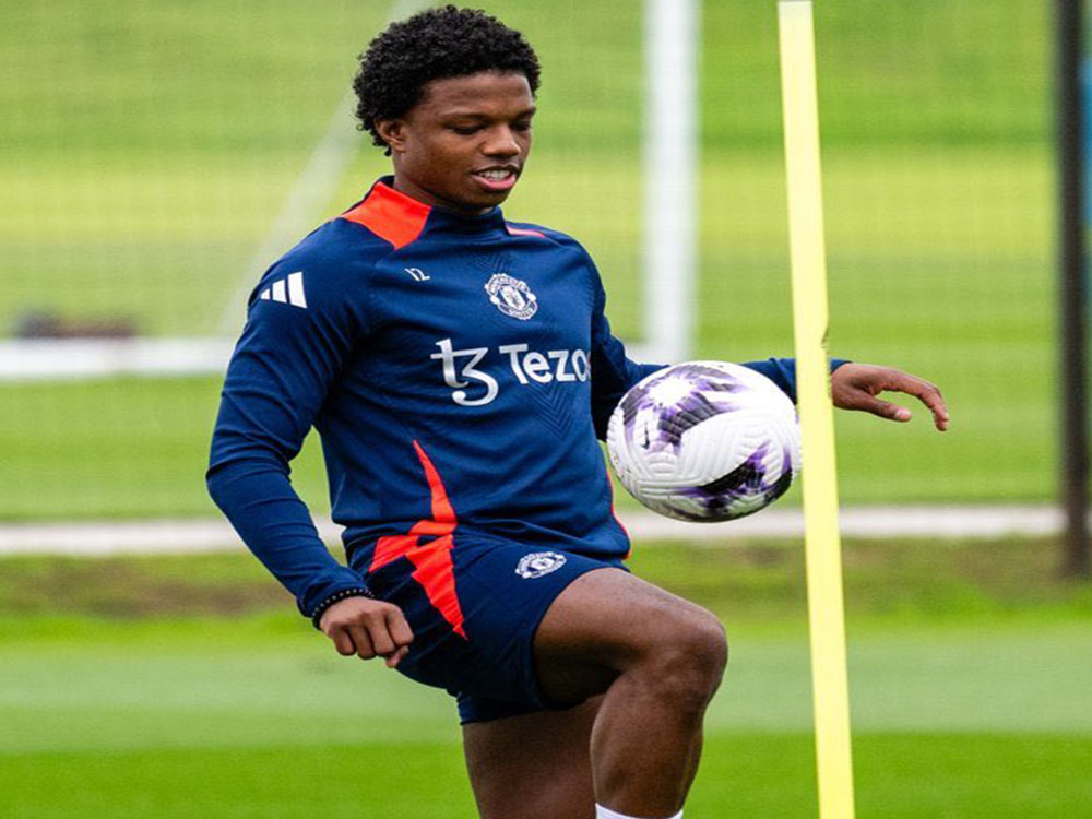 اخبار لیگ جزیره تایرل مالاسیا پس از ماهها غیبت دوباره در تمرین منچستریونایتد آفتابی شد عکس - اخبار لیگ جزیره اخبار لیگ جزیره تایرل مالاسیا پس از ماهها غیبت دوباره در تمرین منچستریونایتد آفتابی شد عکس