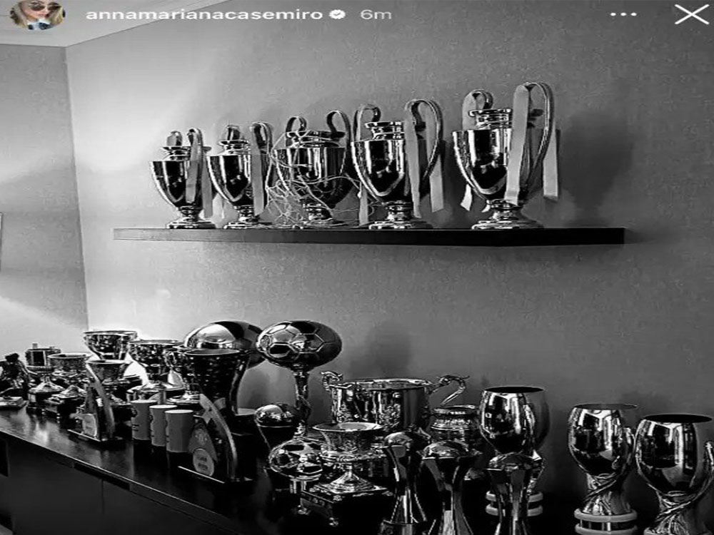 اخبار لیگ جزیره پاسخ همسر کاسمیرو به انتقادها این همه جام! (عکس) - اخبار لیگ جزیره اخبار لیگ جزیره پاسخ همسر کاسمیرو به انتقادها این همه جام! (عکس)