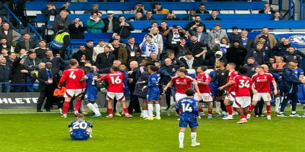 بزن بزن بازیکنان چلسی و فارست روی تکل شیطنت آمیز!