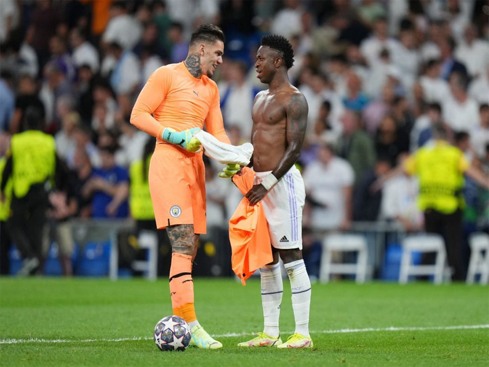 ترجیح هموطن به هم‌تیمی؛ ادرسون توپ طلا را به وینیسیوس می‌دهد