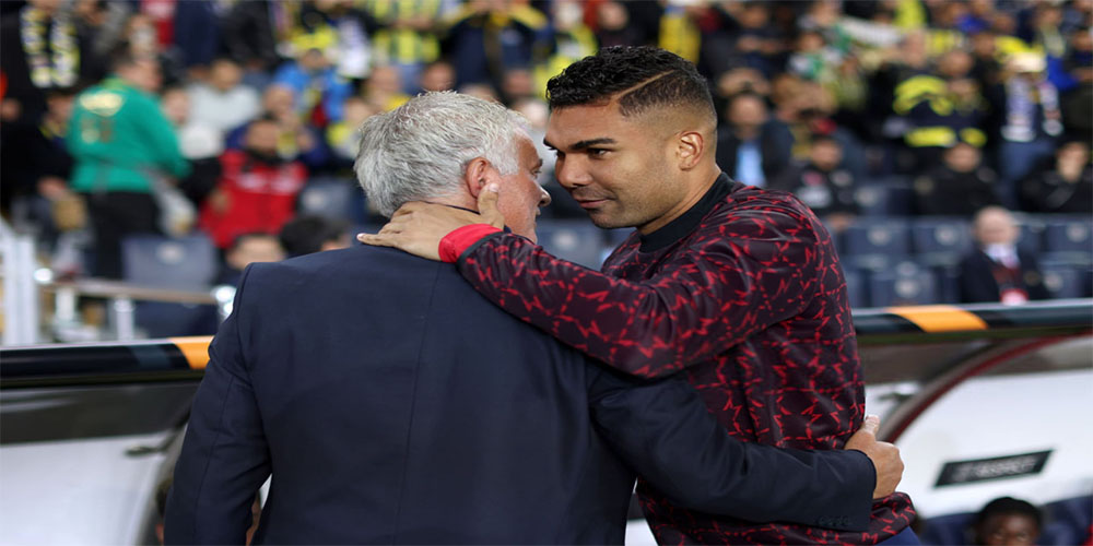 در حاشیه دیدار فنرباحچه و منچستریونایتد؛ کاسمیرو در آغوش ژوزه مورینیو