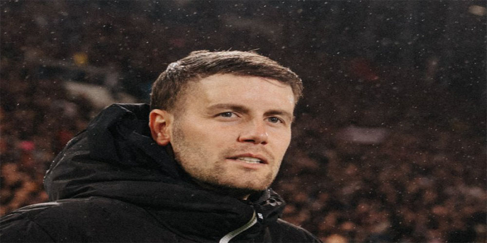 سرمربی برایتون در جو آنفیلد غرق شده بود!