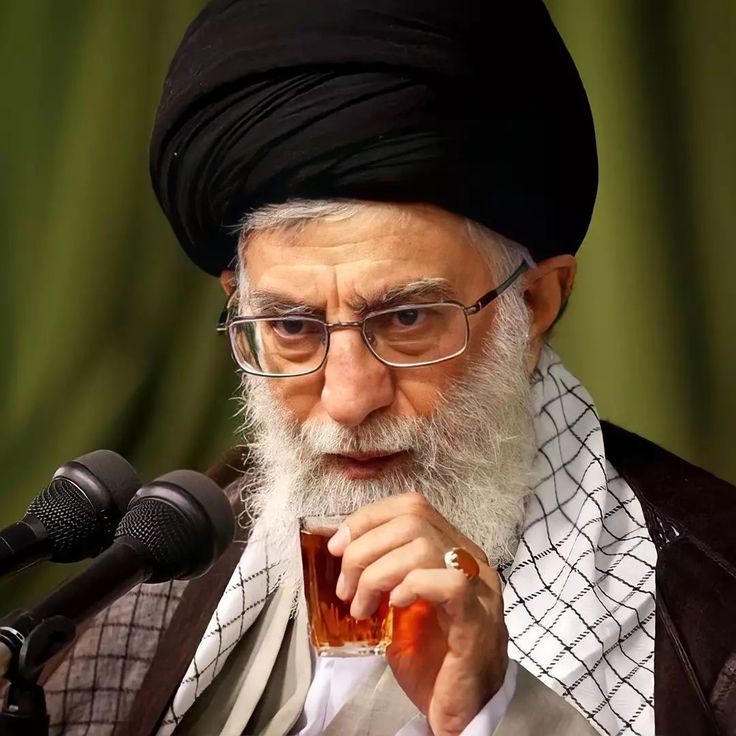 بازداشت آیت الله خامنه‌ای