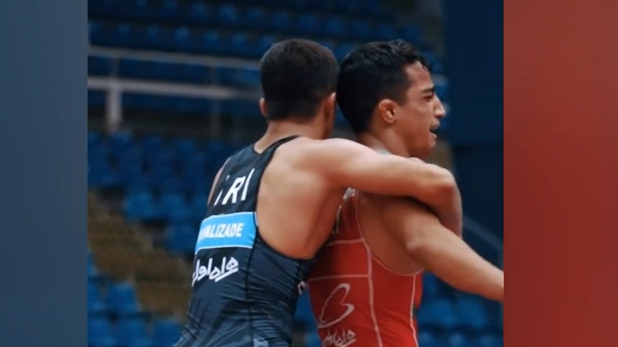 احمد محمدنژاد جوان گریه