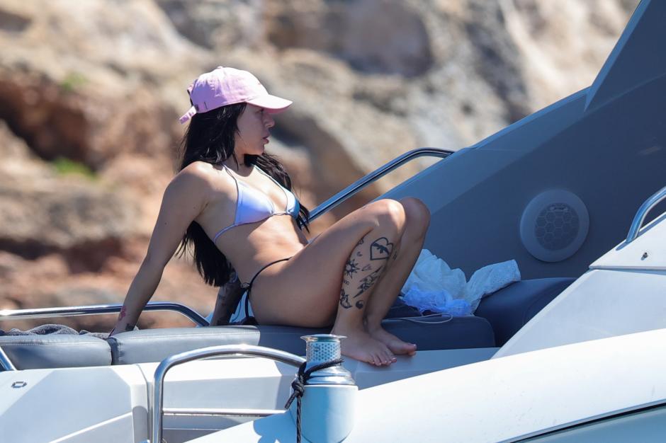 باسن نیکی نیکول باسن نیکی نیکول