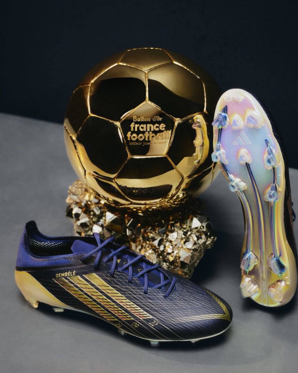 عثمان دمبله و استوک یادبود توپ طلا عثمان دمبله و استوک یادبود توپ طلا