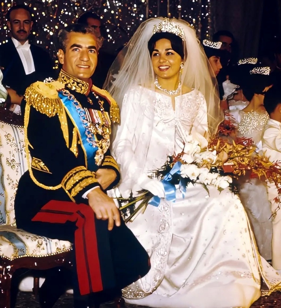 ادعای احسان نراقی درباره خبر مرگ فرح پهلوی