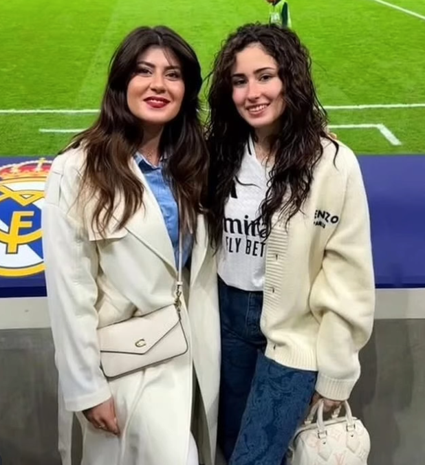 تصاویر دورو نایمن با خواهر آردا گولر تصاویر دورو نایمن با خواهر آردا گولر