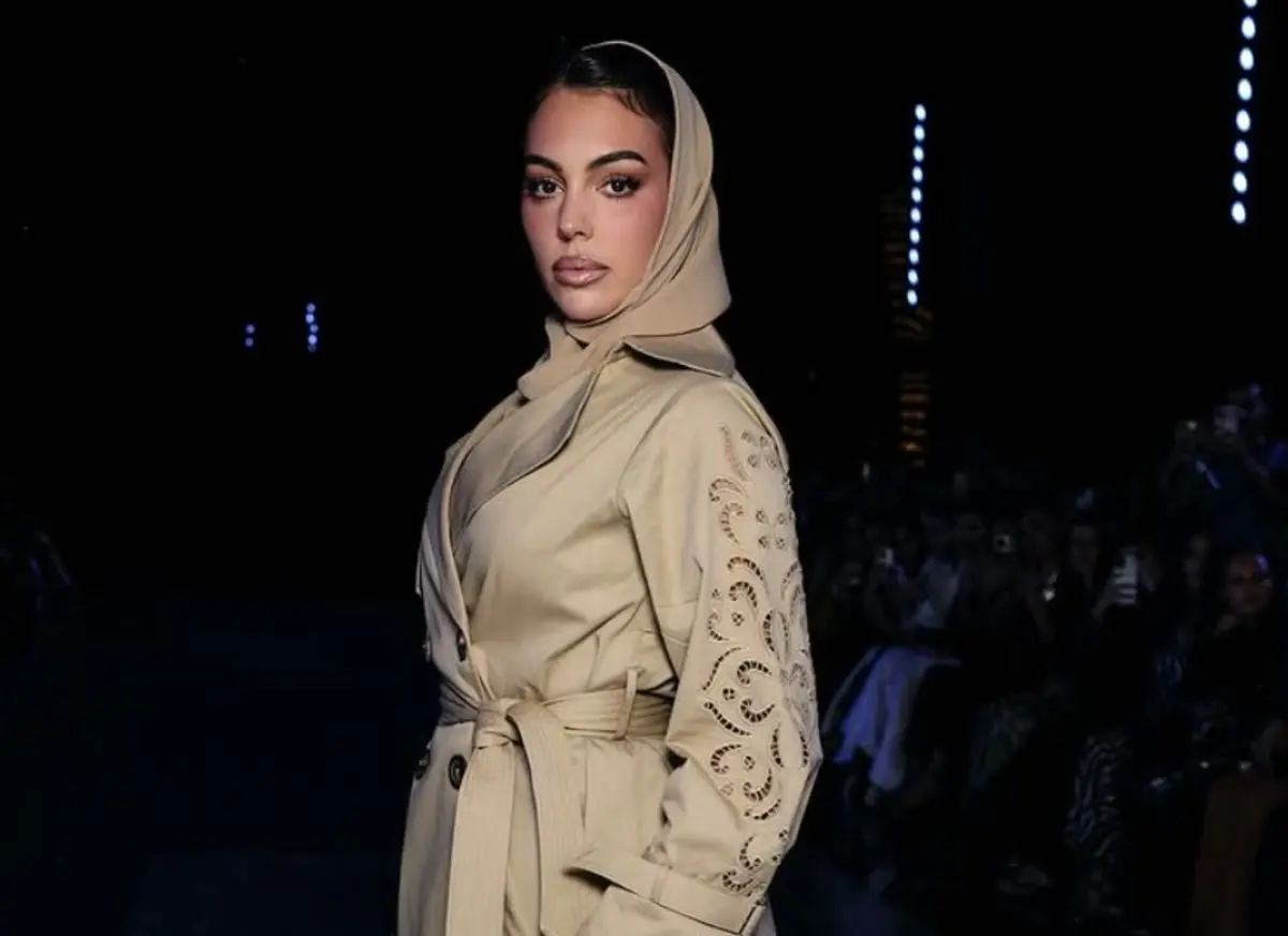 جورجینا با لباس برند در ریاض