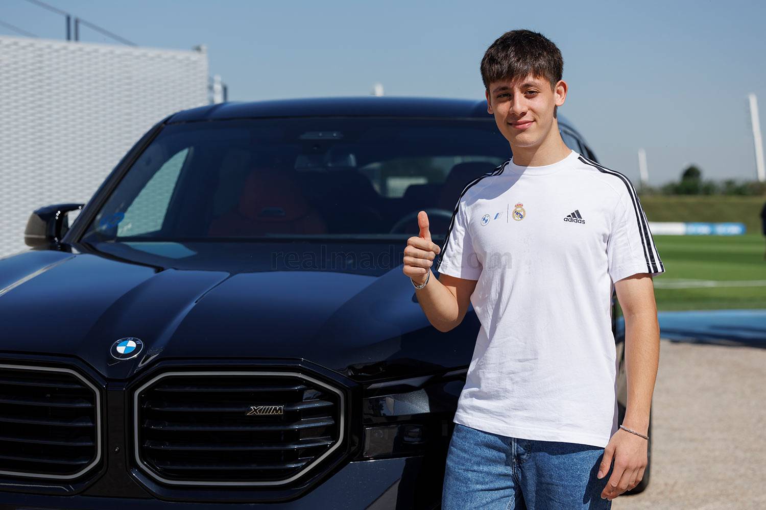 خودروی لوکس آردا گولر در رئال مادرید خودروی لوکس آردا گولر در رئال مادرید