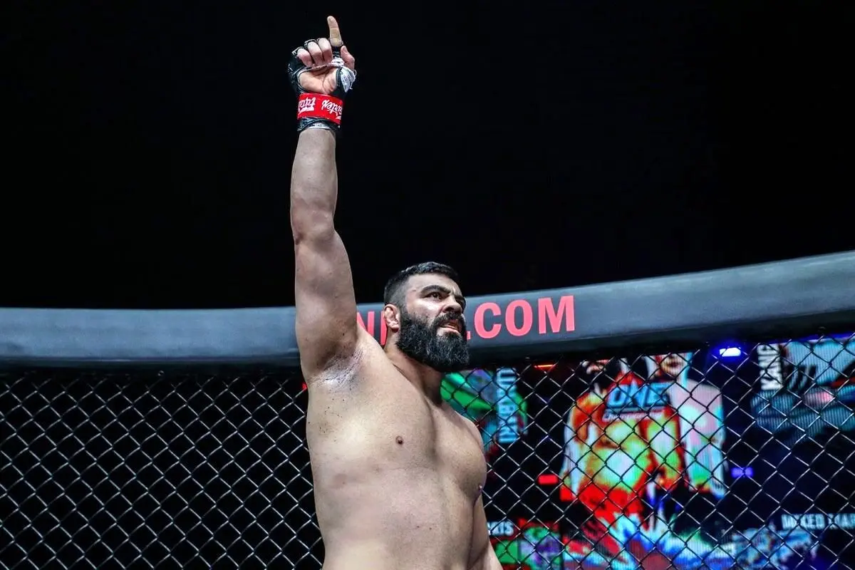 واکنش هواداران به برد امیر علیاکبری واکنش هواداران به برد امیر علیاکبری