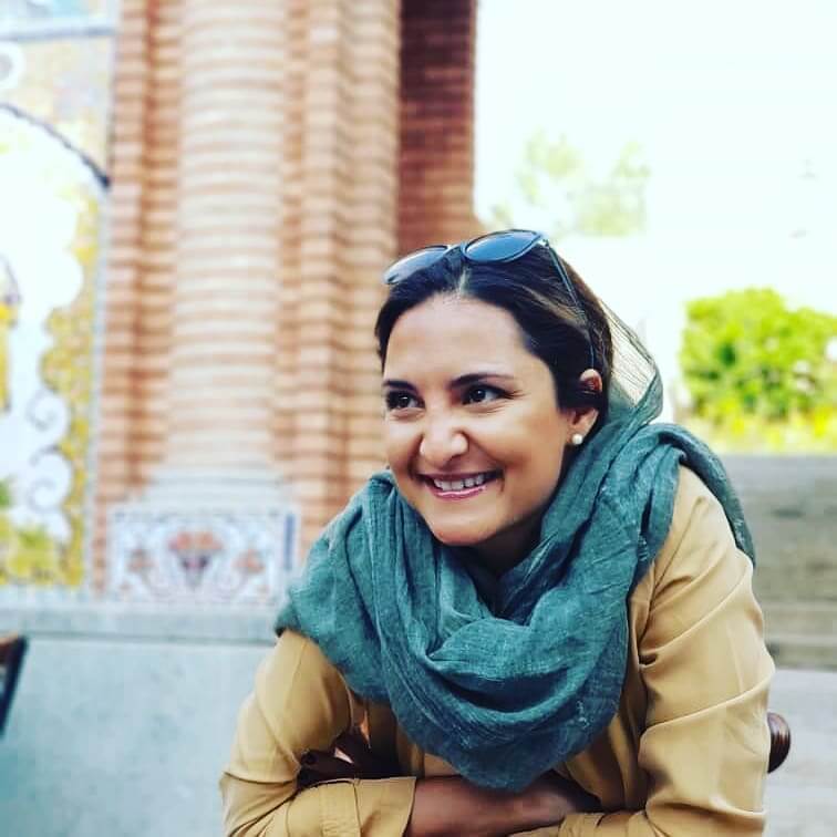 نازنین دانشور کیست