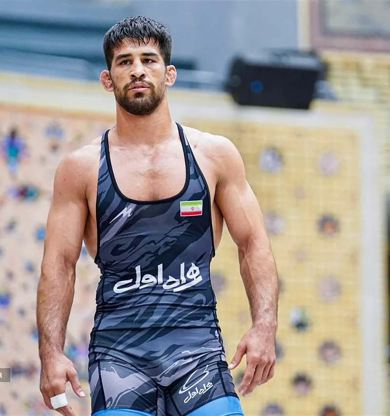 Younes Emami wallpaper 4k