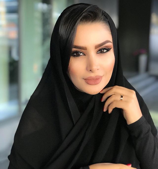 دنیا جهانبخت والپیپر