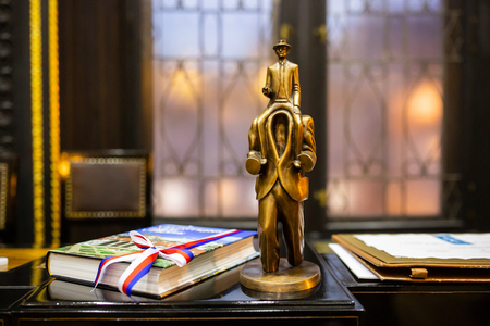 معروف‌ترین جوایز کتاب و ادبیات جهان