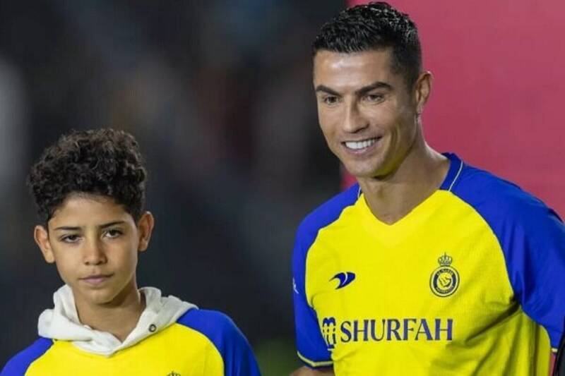 پسر ۱۵ ساله رونالدو اولین خودرویش را گرفت