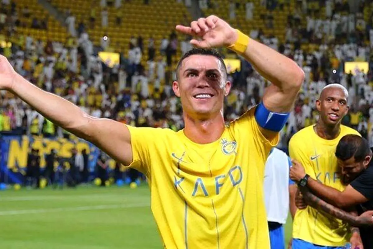 کریس با رقص عربی نزدیک به گل ۱۰۰۰ کریس با رقص عربی نزدیک به گل ۱۰۰۰