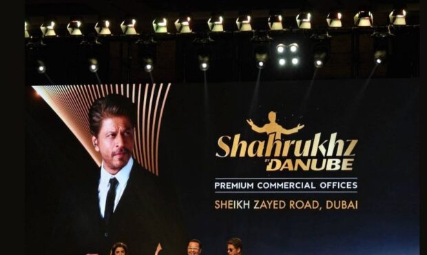 مجسمه نمادین شاهرخ خان در دبی