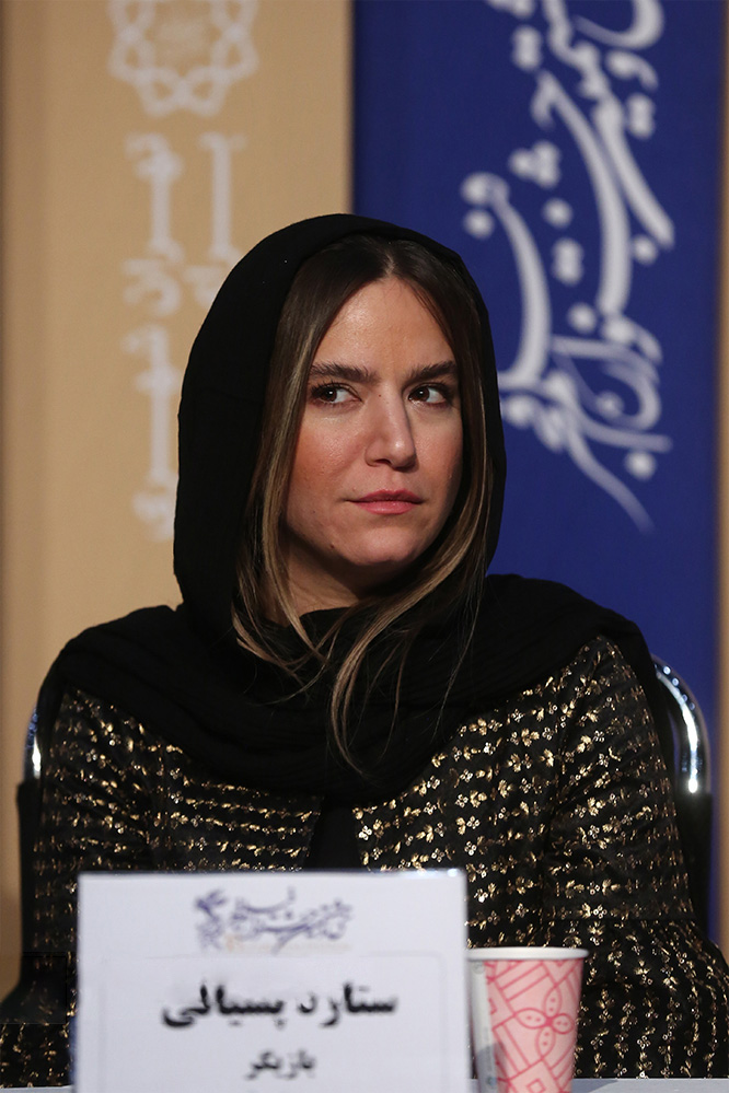 عکس ستاره پسیانی همراه دیگران در لحظه بازداشت