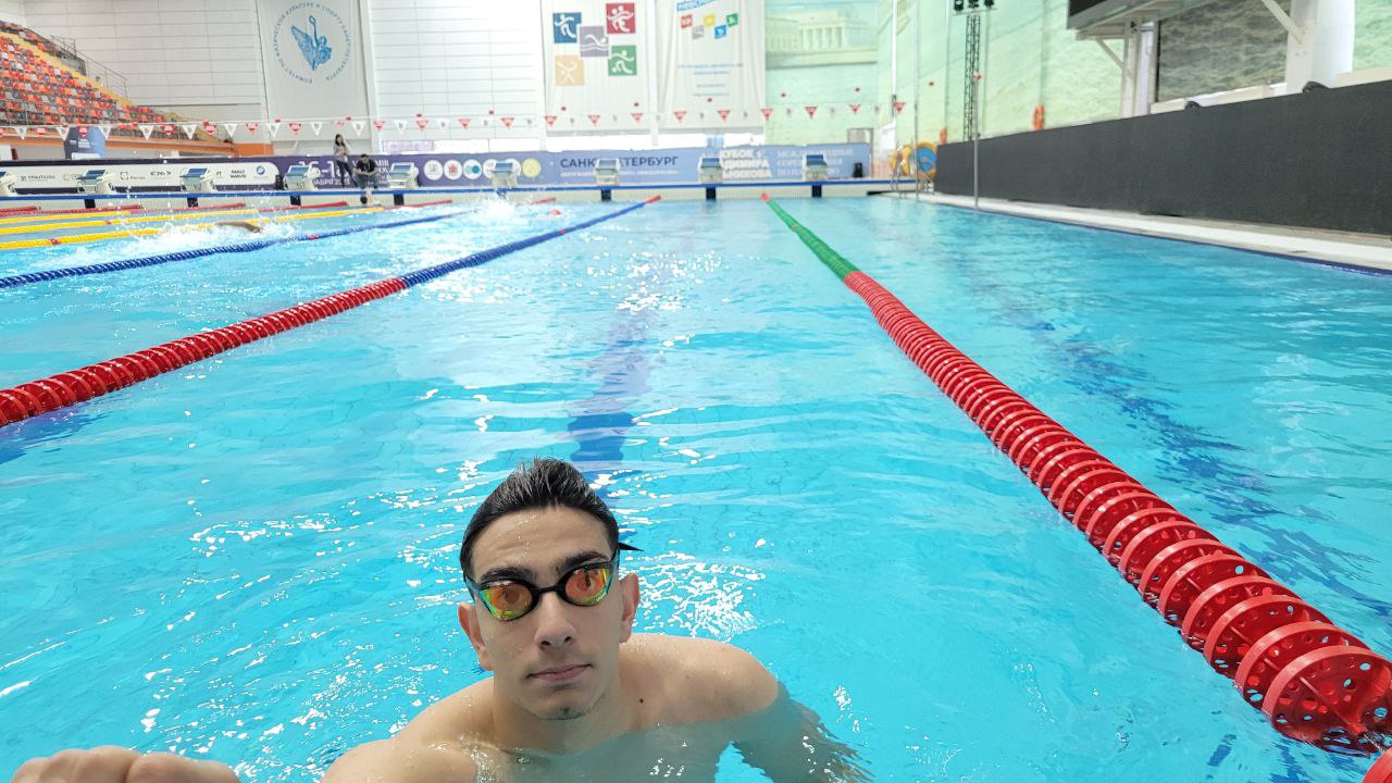 علی رشیدپور عکس شنا