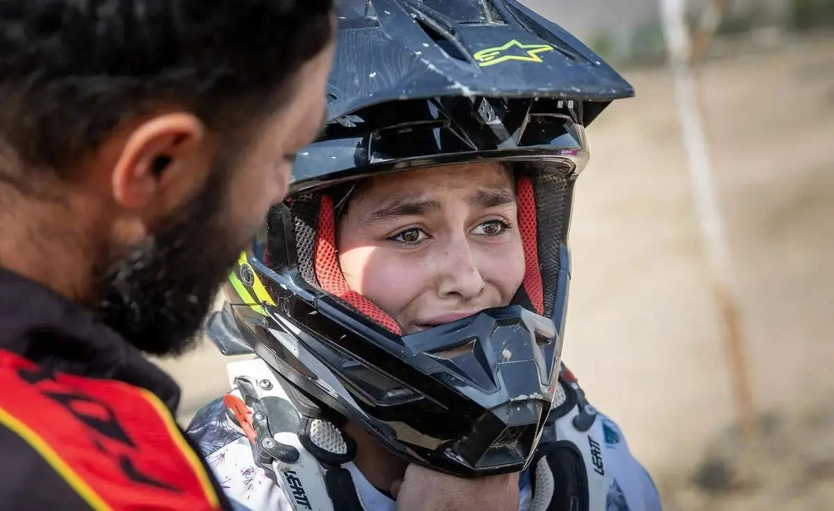 حادثه النا معدنی پور دختر