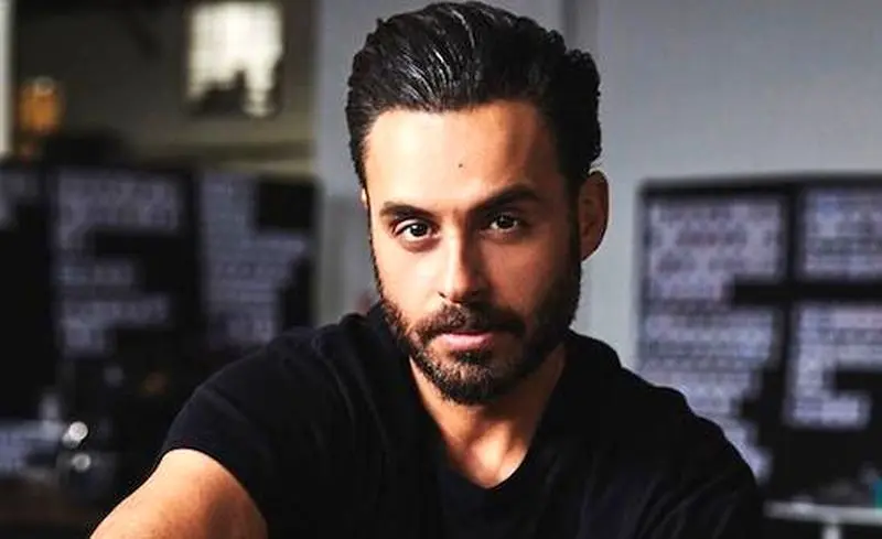 مایک امیری و همسرش در کنار مالوما و سائول آلوارز