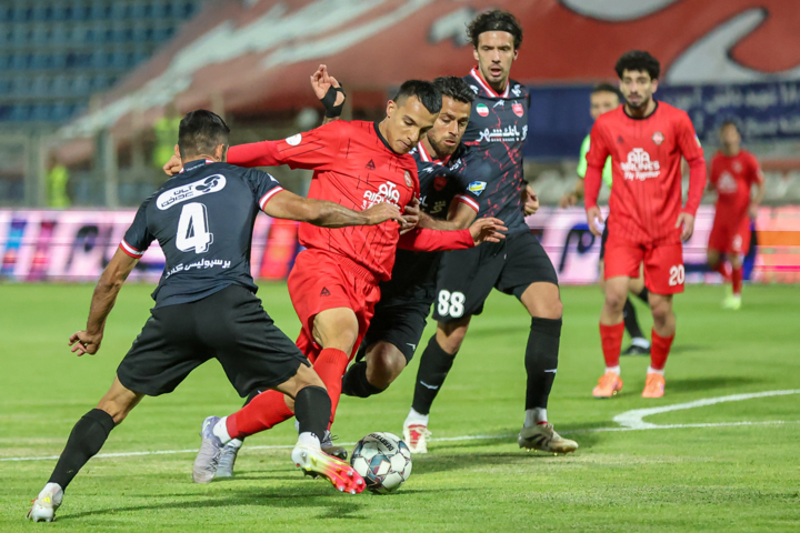 بازی پرسپولیس با تراکتور کی است 