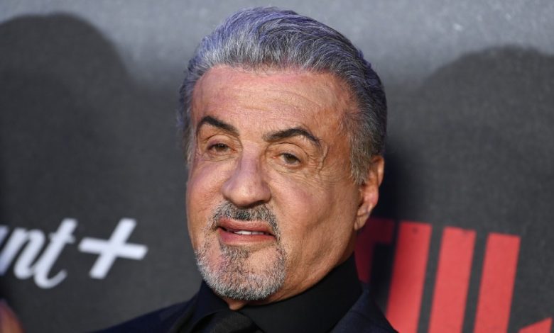 لحظه تاریخی اهدای مدال به استالونه