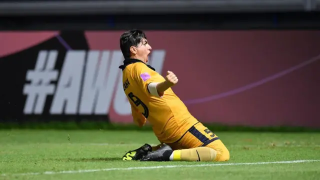 عکس پروفایل زهرا قنبری