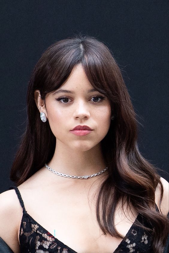 جنا اورتگا با لباس صورتی