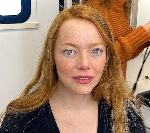  اما استون مینیمال و هوشمندانه با تمرکز بر فرم و رنگ