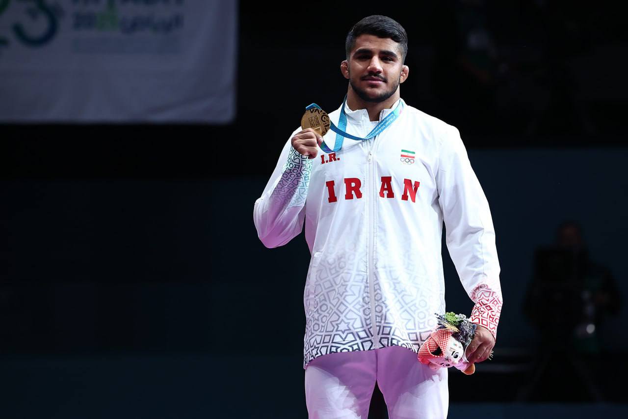 فرخی با ۱۷ پیروزی پیاپی در صدر کشتی فرنگی جهان