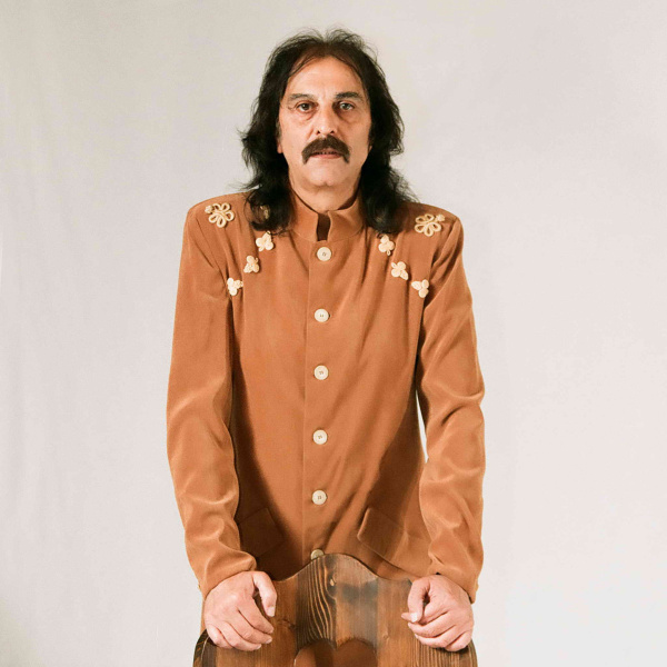 خداحافظی کوروش یغمایی از موسیقی